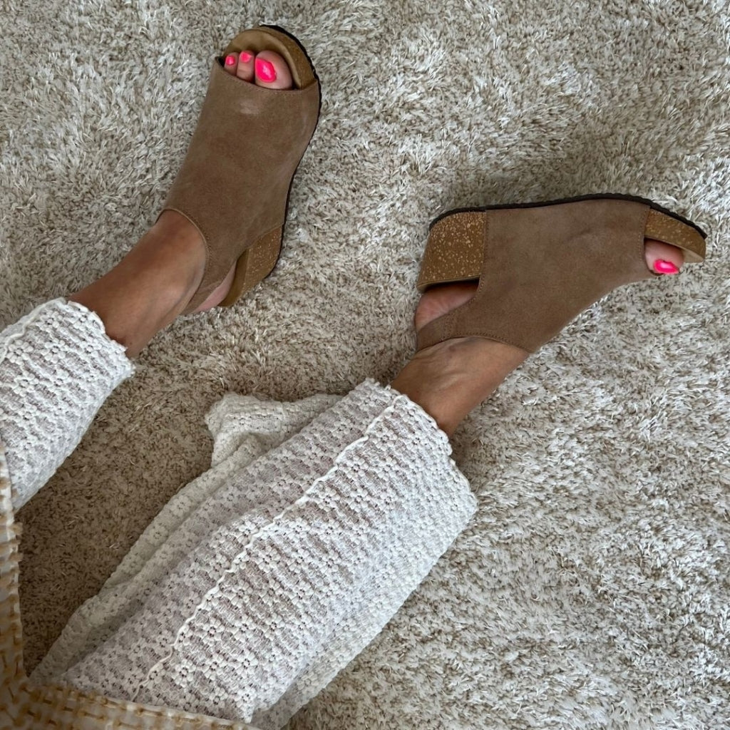 COPENHAGEN SHOES NEW COACHELLA SUEDE Sandaler med kilehæl 0002 BEIGE